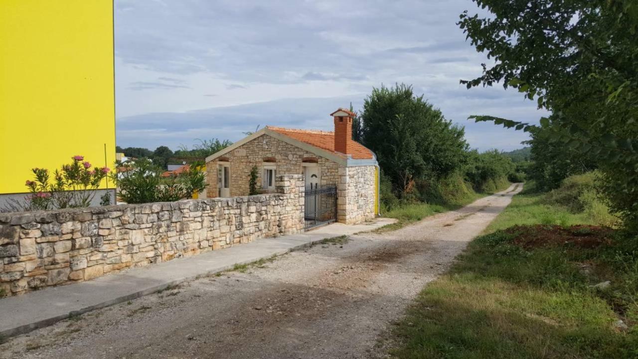 Lovely House Ровин Екстериор снимка